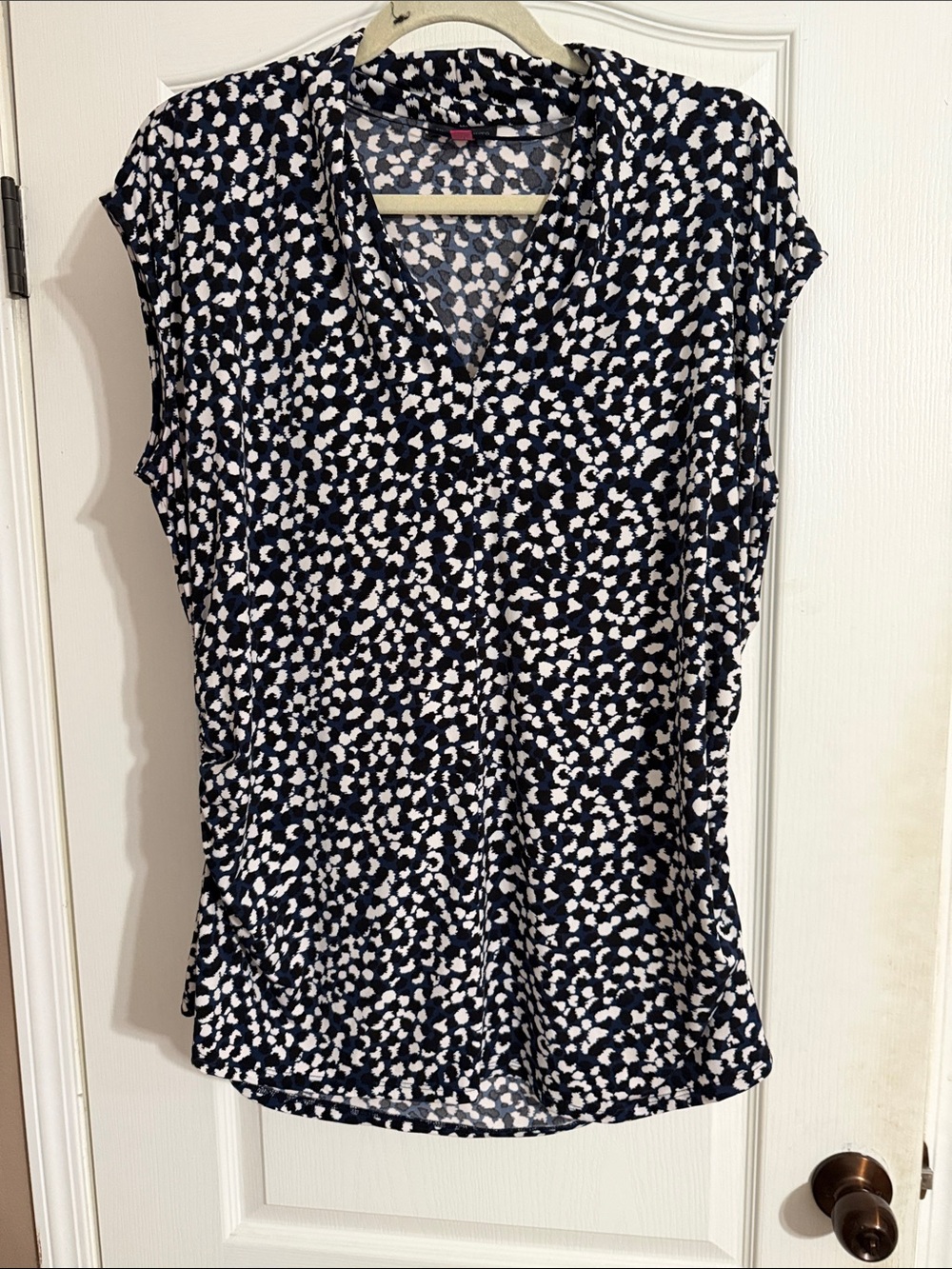Vince Camuto Navy and White Printed V-Neck Cap Sleeve Top